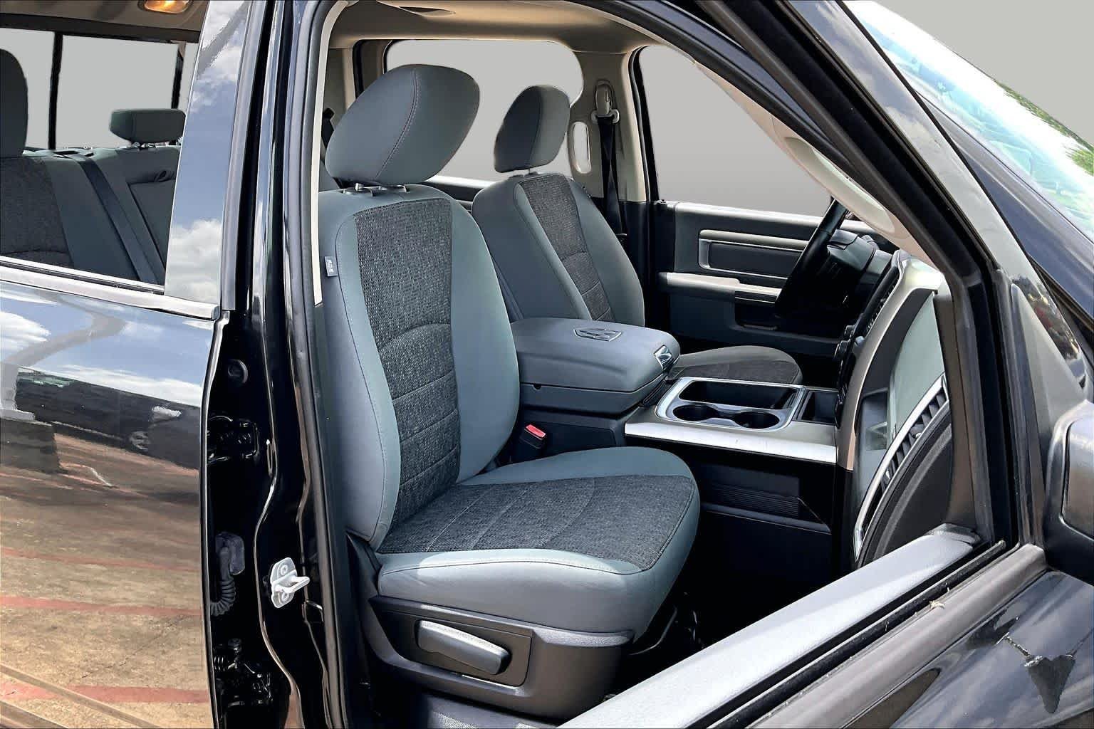 Used 2016 Brilliant Black Crystal Pearlcoat Ram Lone Star image 9