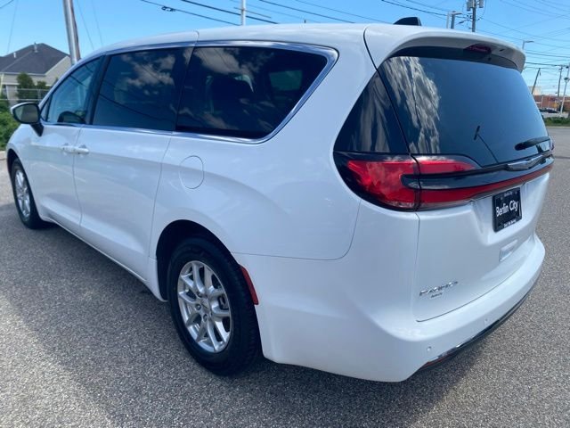 Used 2023 Bright White Clearcoat Chrysler Touring L image 32