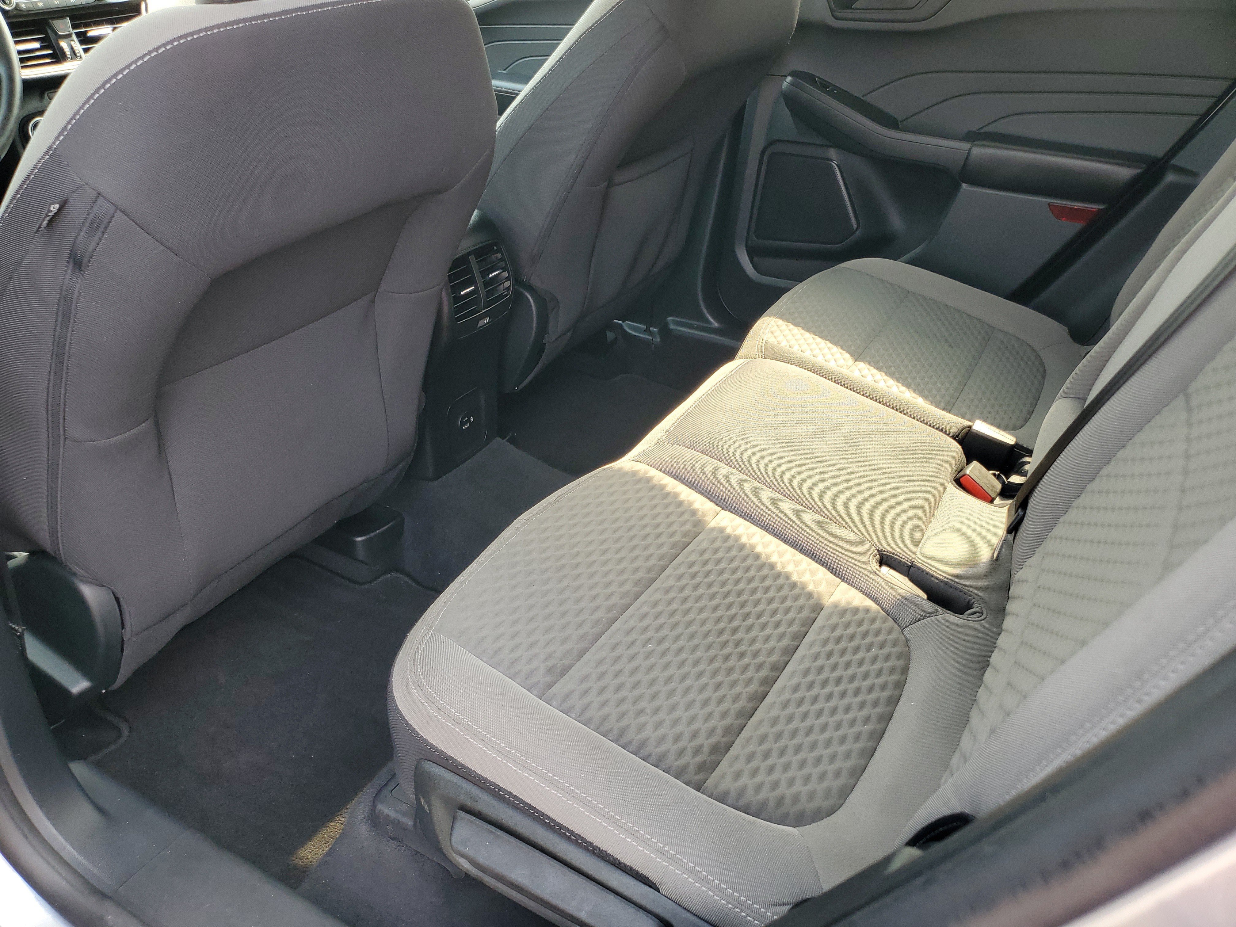 Used 2022 Silver Ford SE image 7