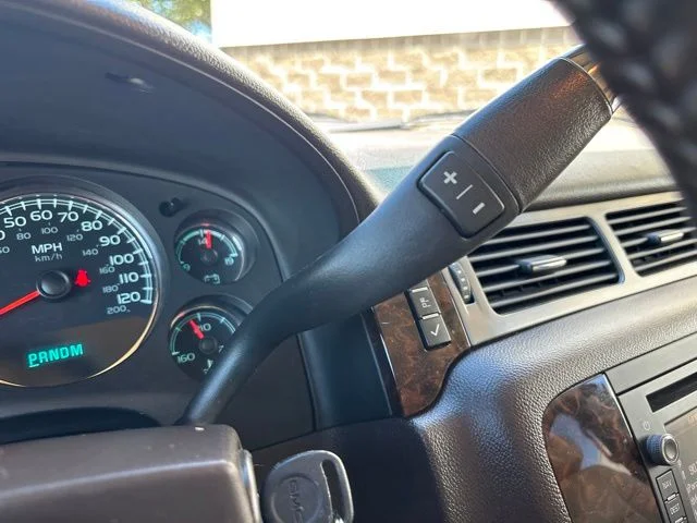 Used 2014 White Diamond Tricoat GMC Denali image 30