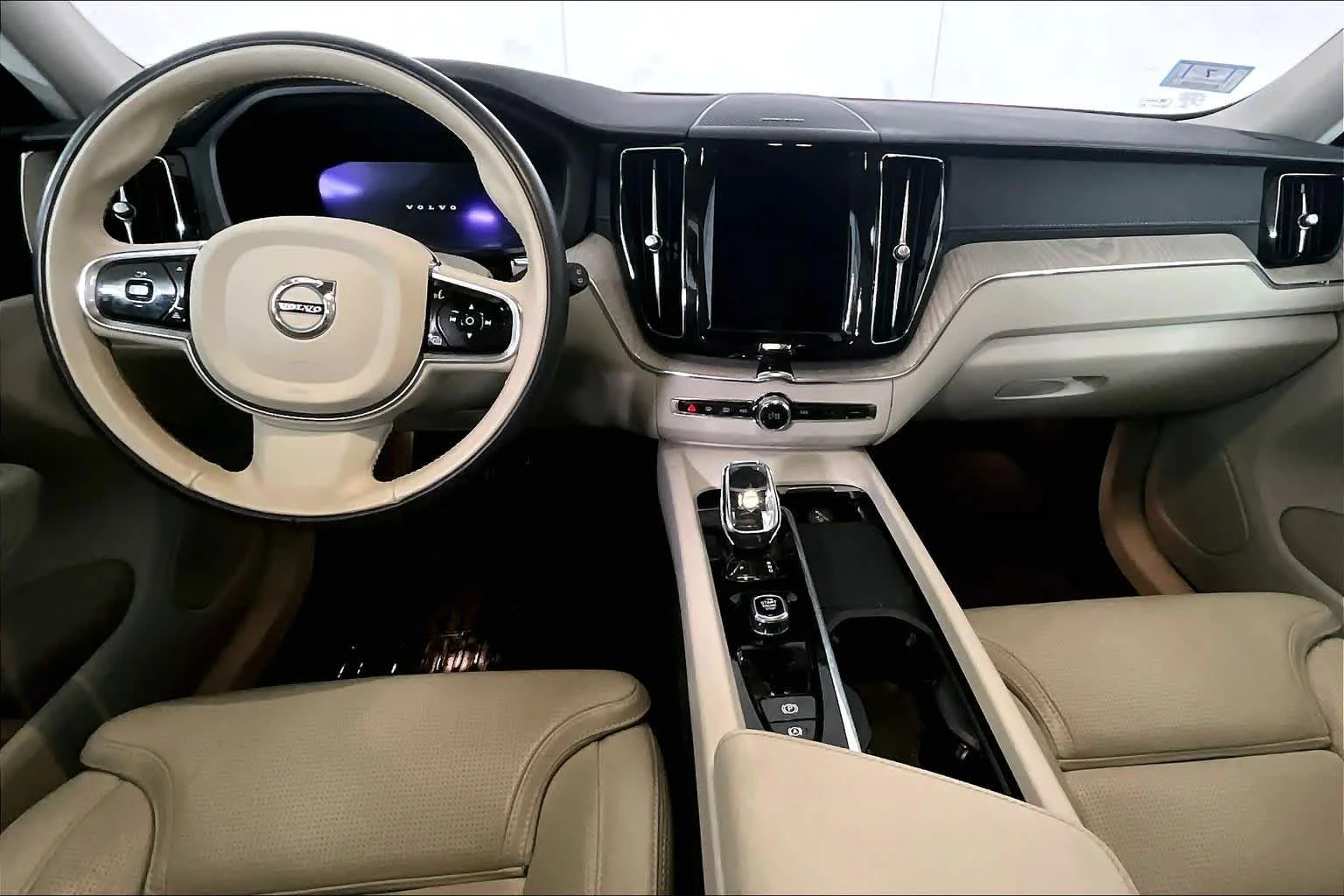 Used 2022 Crystal White Metallic Volvo Inscription image 16