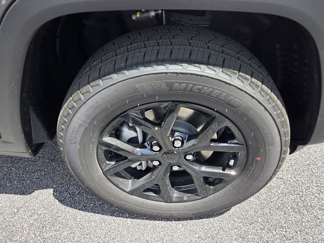 New 2026 Baltic Gray Metallic Clear-Coat Exterior Paint Jeep Altitude image 11