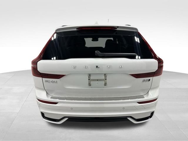New 2026 Crystal White Volvo B5 Plus image 7