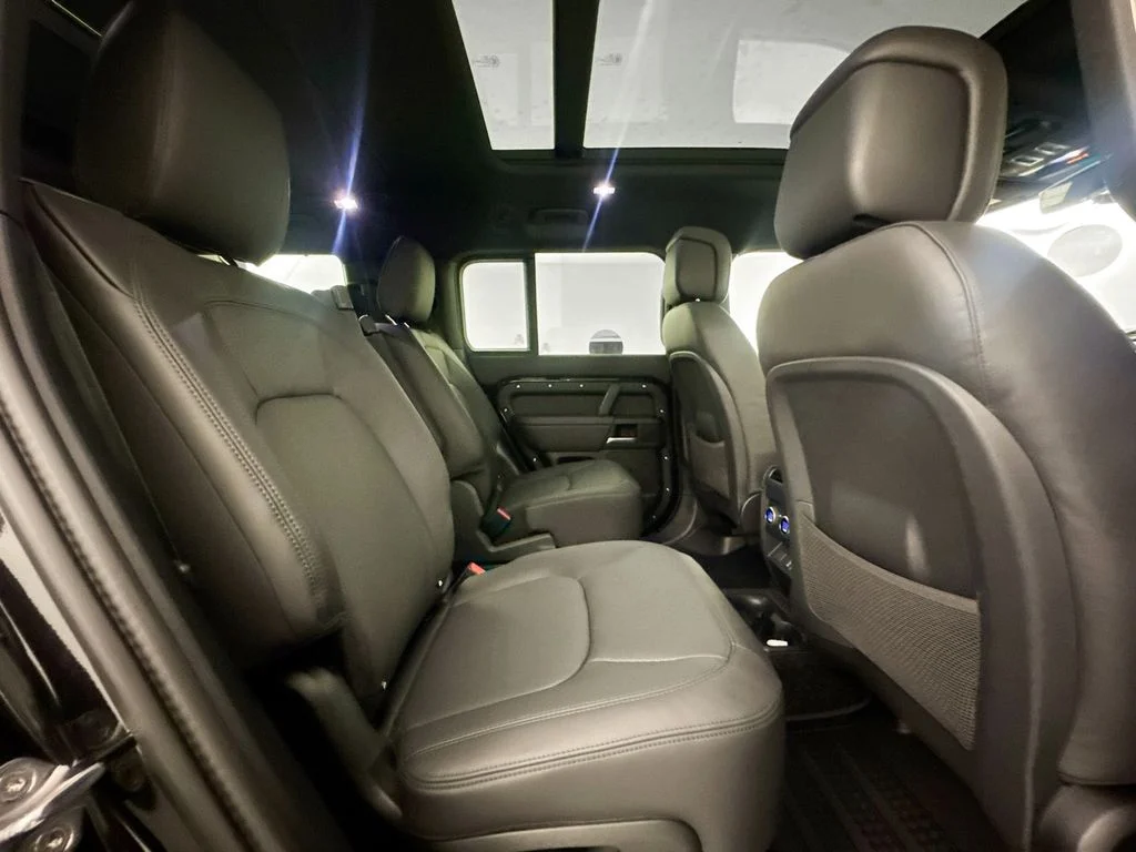 New 2026 Santorini Black Land Rover X-Dynamic SE image 26