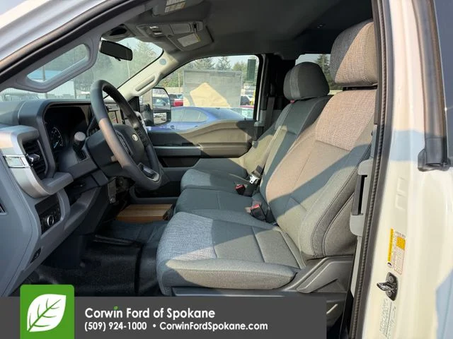 New 2026 Oxford White Ford XLT image 2