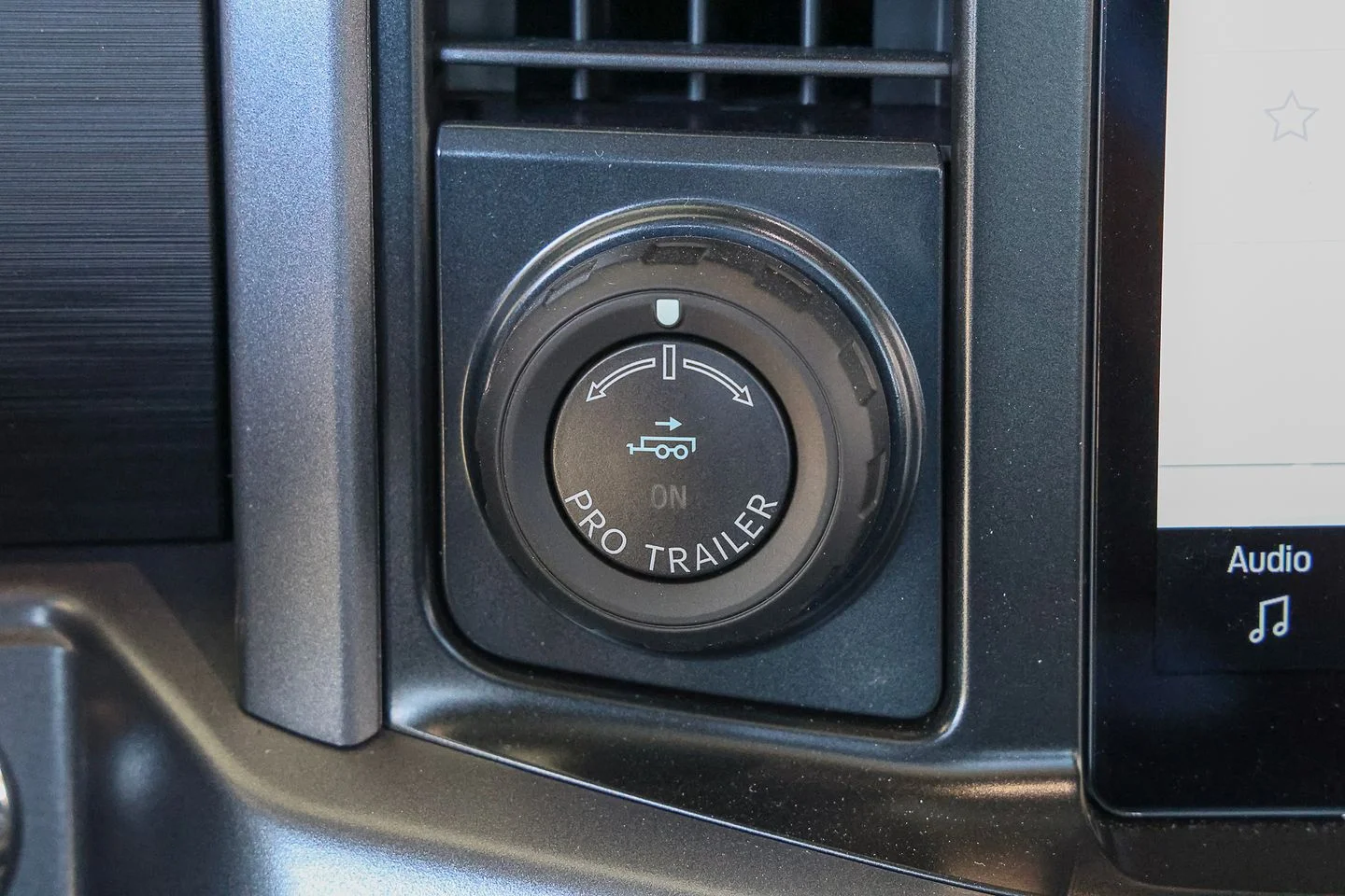 New 2026 Carbonized Gray Metallic Ford XLT image 27