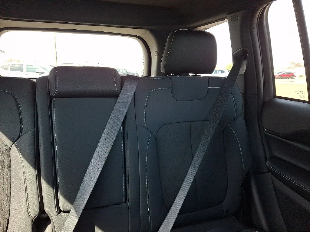 New 2026 Baltic Gray Metallic Clear-Coat Exterior Paint Jeep Laredo X image 15