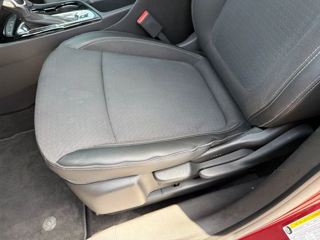 Used 2023  Buick Preferred image 20