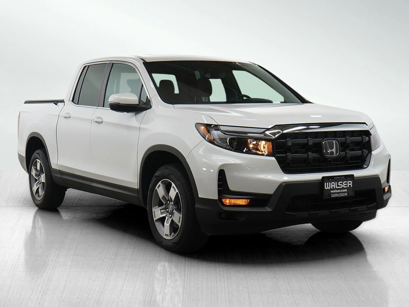 Used 2025 White Honda ridgeline image 7