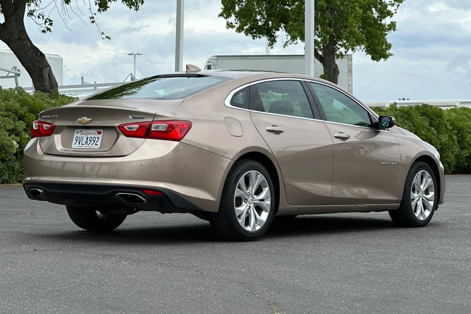 Used 2018 Sandy Ridge Metallic Chevrolet Premier image 4
