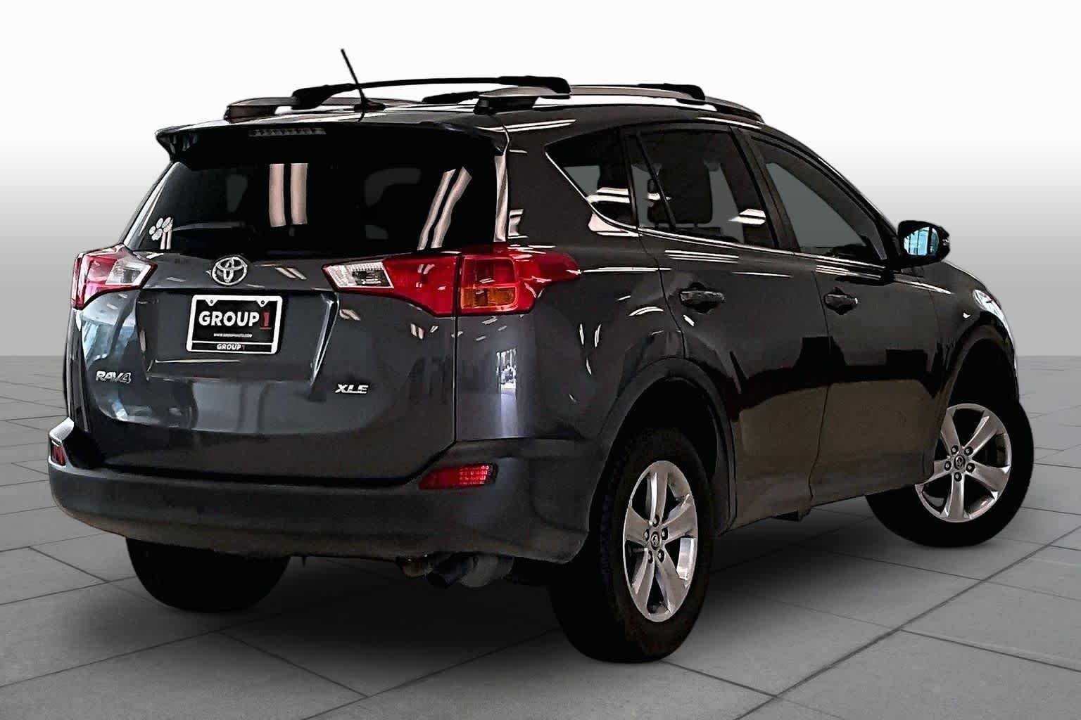 Used 2015 Magnetic Gray Metallic Toyota XLE image 12
