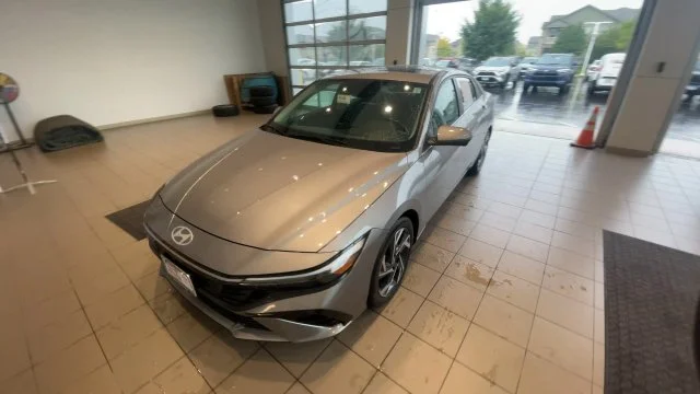 2024 Hyundai Elantra Limited - Photo 6