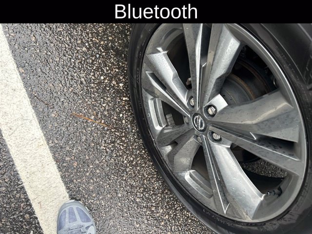 Used 2019 Blue Nissan Platinum image 5