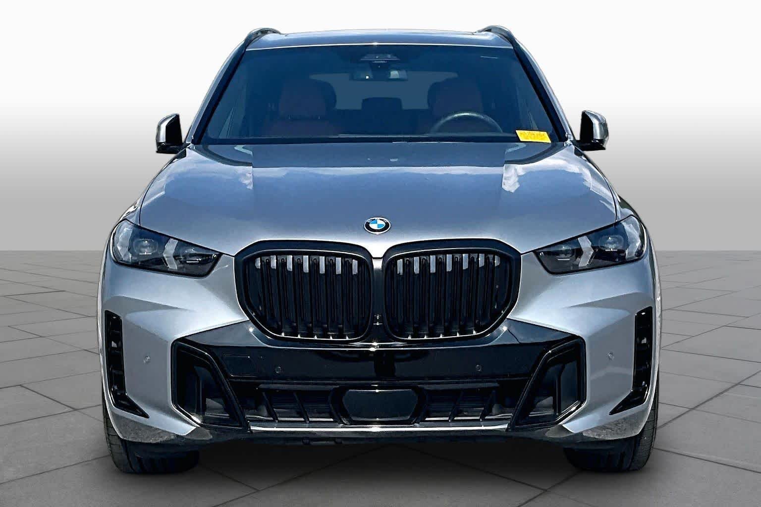 Used 2026 Skyscraper Grey Metallic BMW sDrive40i image 4