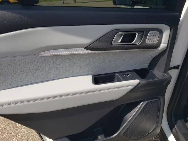 New 2026 White Ford Platinum image 15
