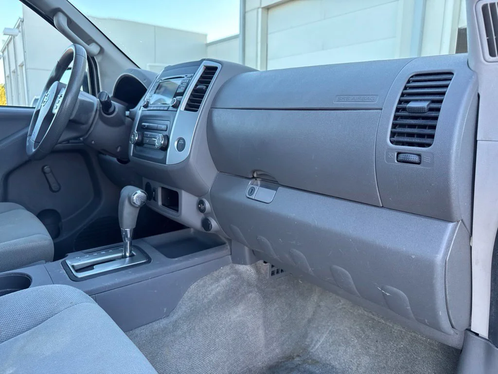Used 2017 White Nissan S image 18