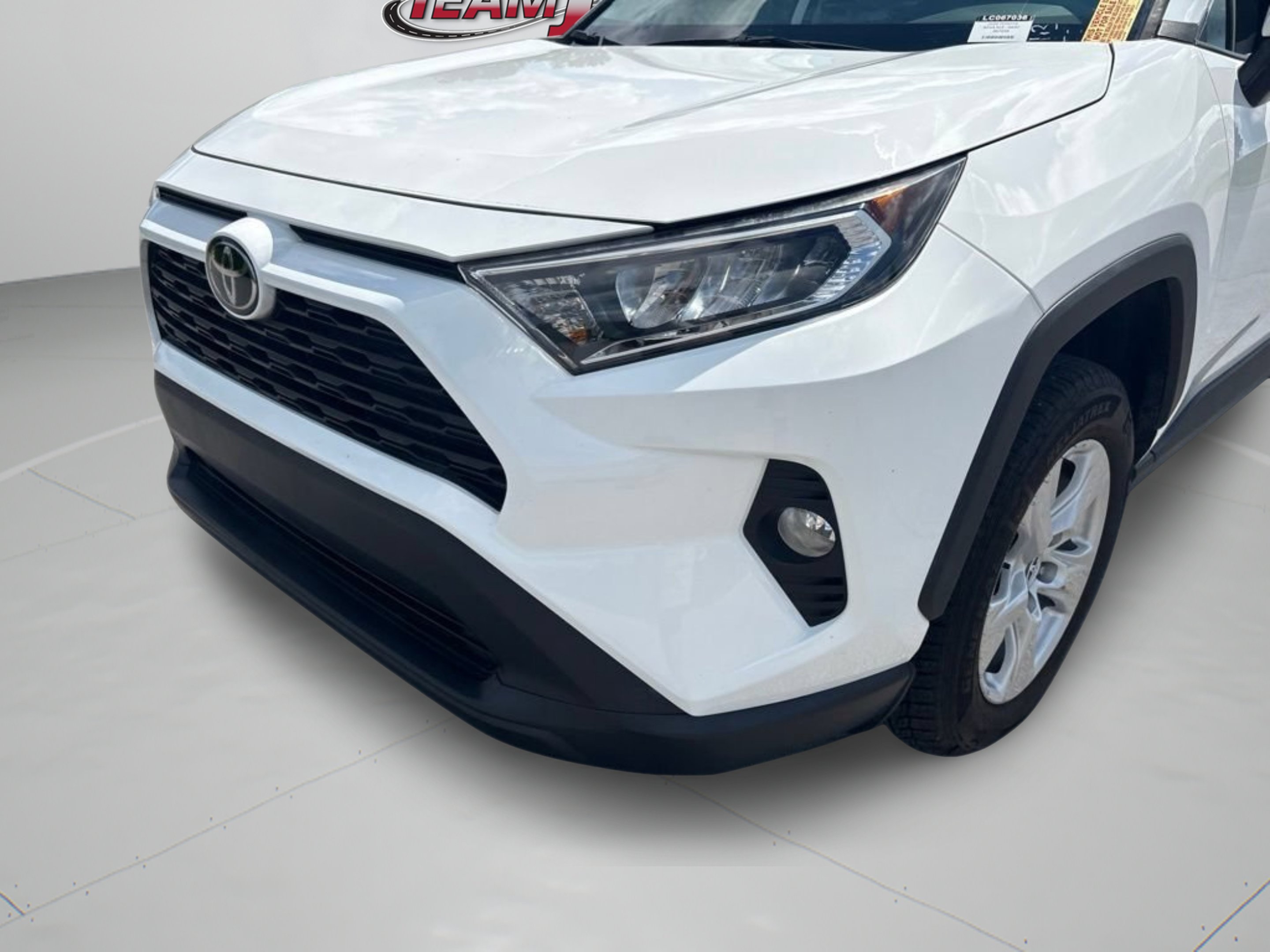 Used 2020 Super White Toyota XLE image 30