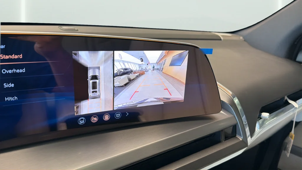 2027 Cadillac VISTIQ Sport - Photo 17