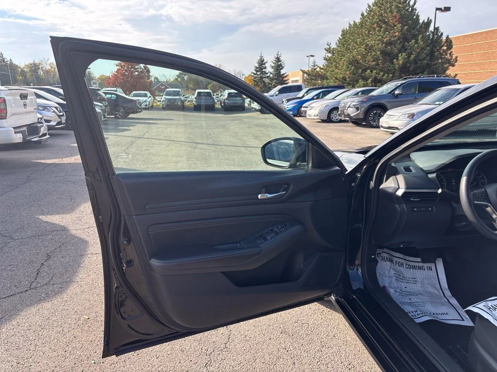 Used 2019 Black Nissan 2.5 S image 14