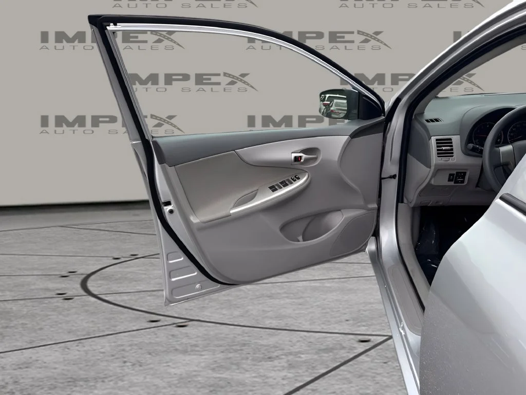 Used 2010 Silver Toyota LE image 19