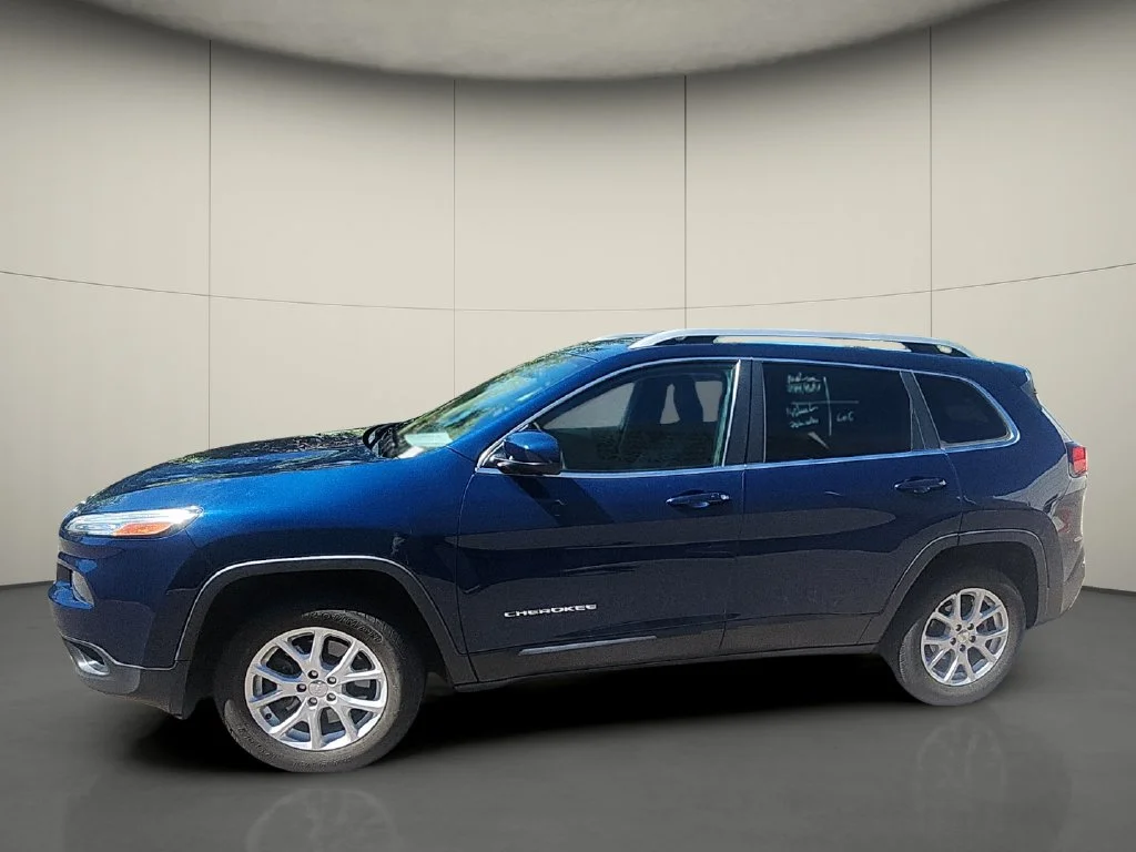 Used 2018 Blue Jeep Latitude Plus image 4