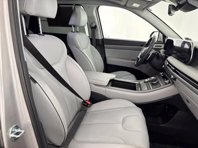 Used 2025 Silver Hyundai SEL Premium image 39