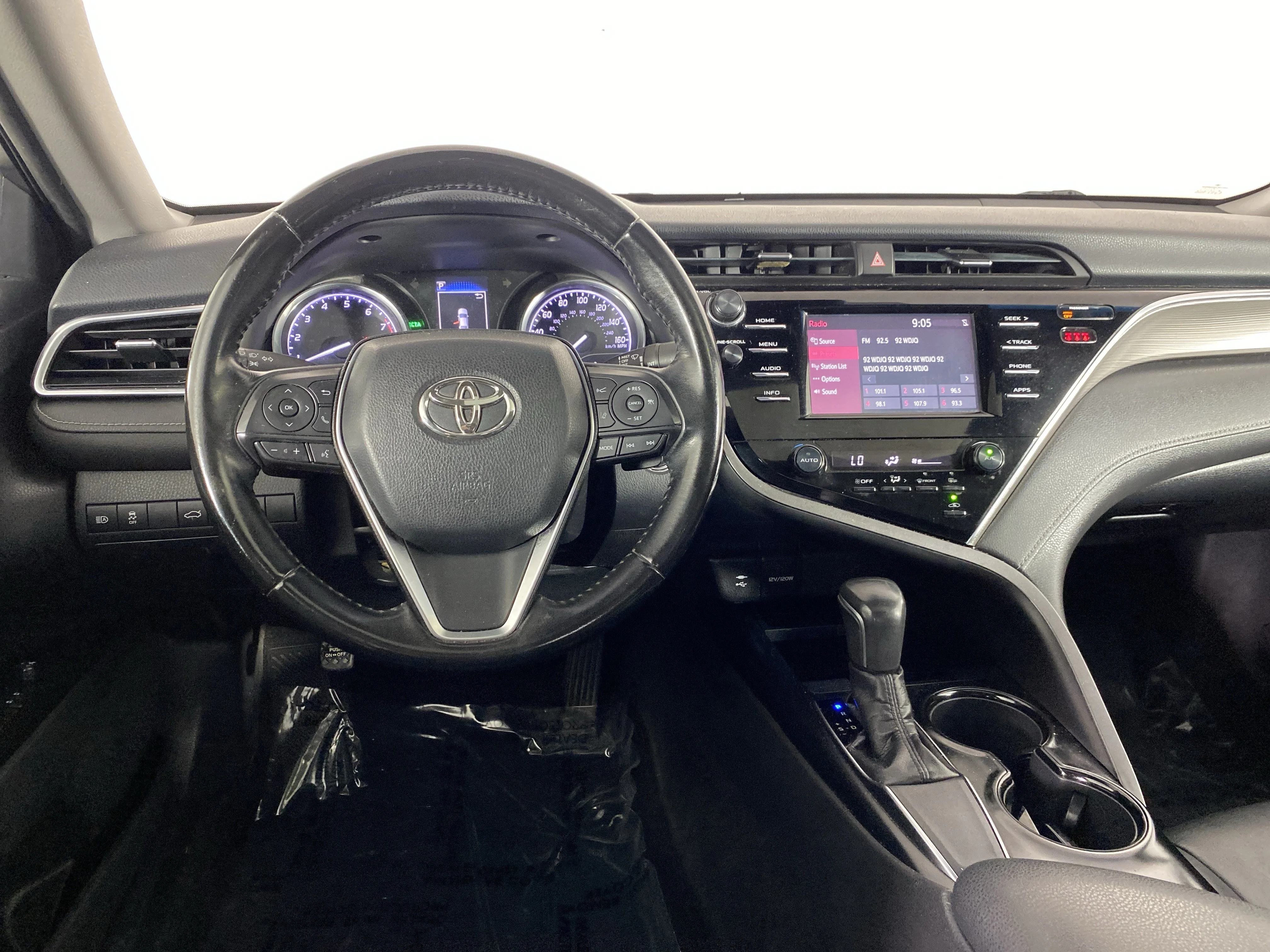 Used 2018 Super White Toyota SE image 19