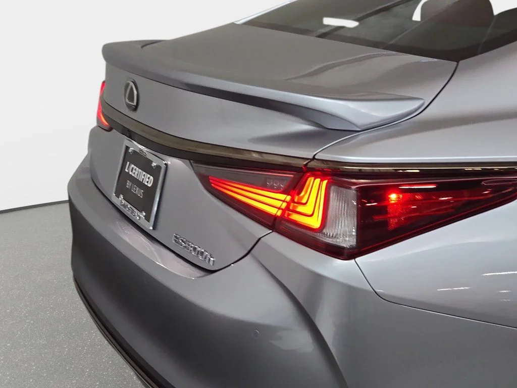 Used 2024 IRIDIUM Lexus 300h F SPORT Handling image 35