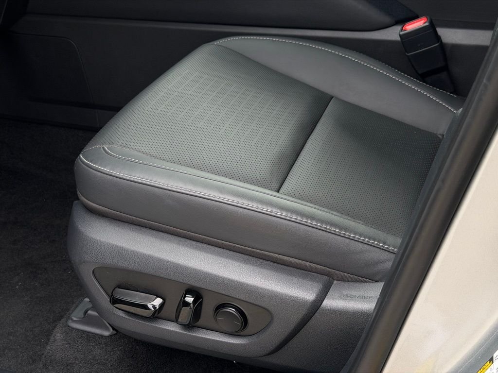 2025 Lexus TX Base - Photo 19