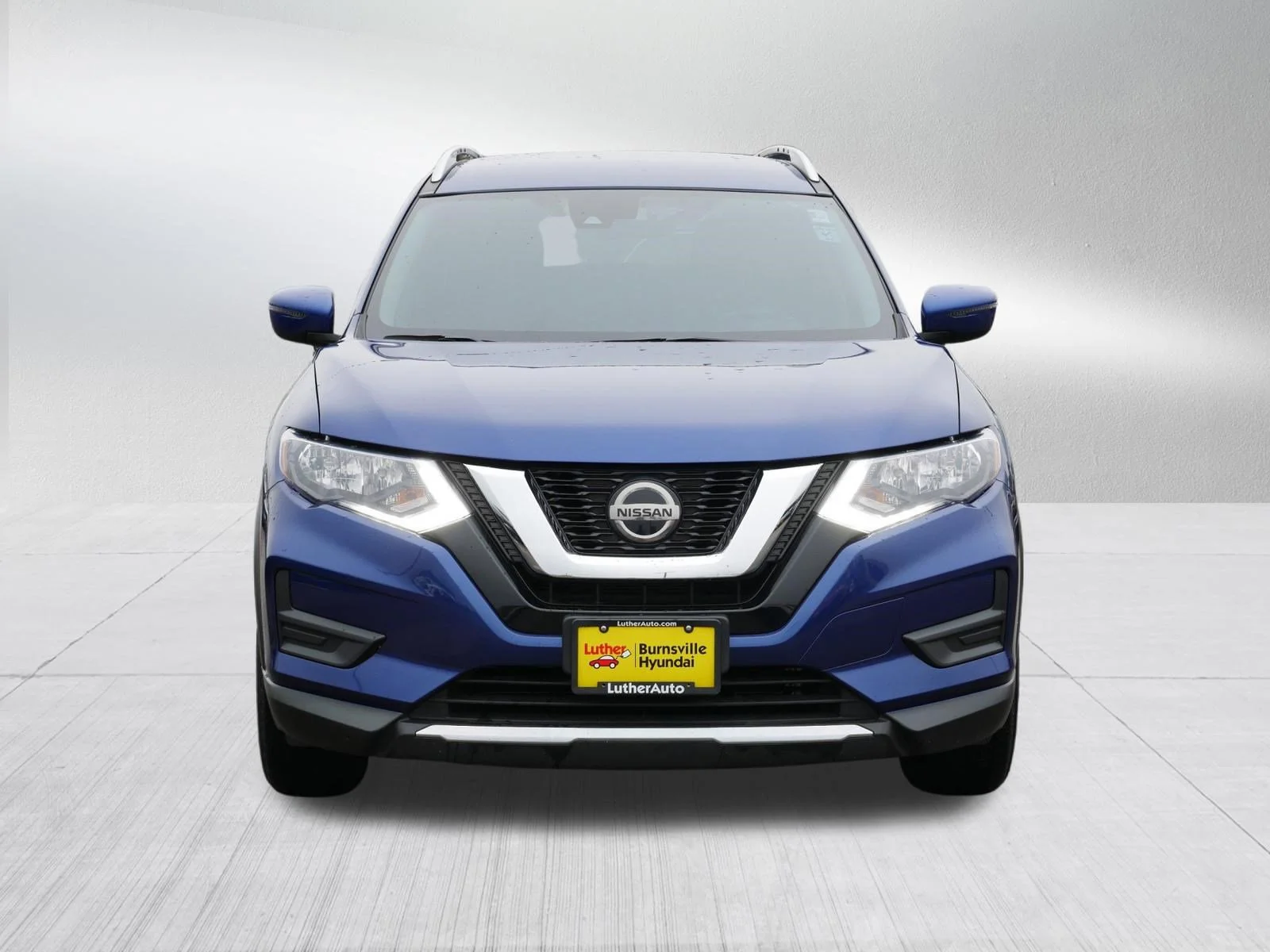 Used 2019 Nissan Rogue SV with VIN KNMAT2MV7KP556975 for sale in Burnsville, Minnesota