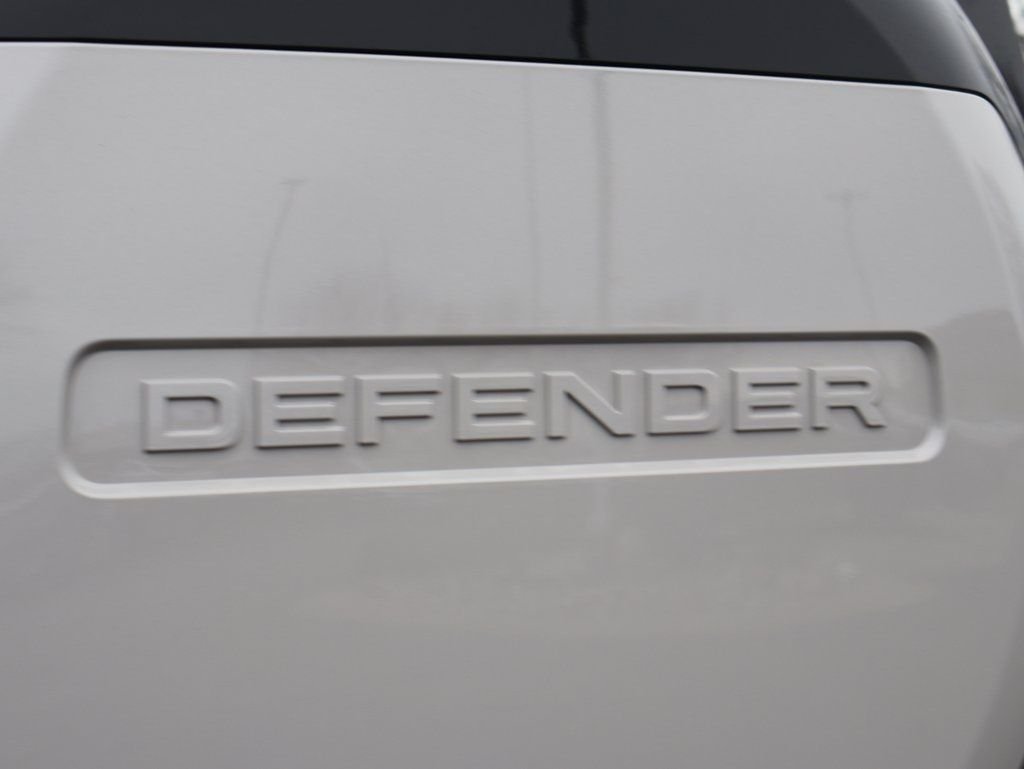 Used 2026 Borasco Gray Metallic Land Rover S image 8