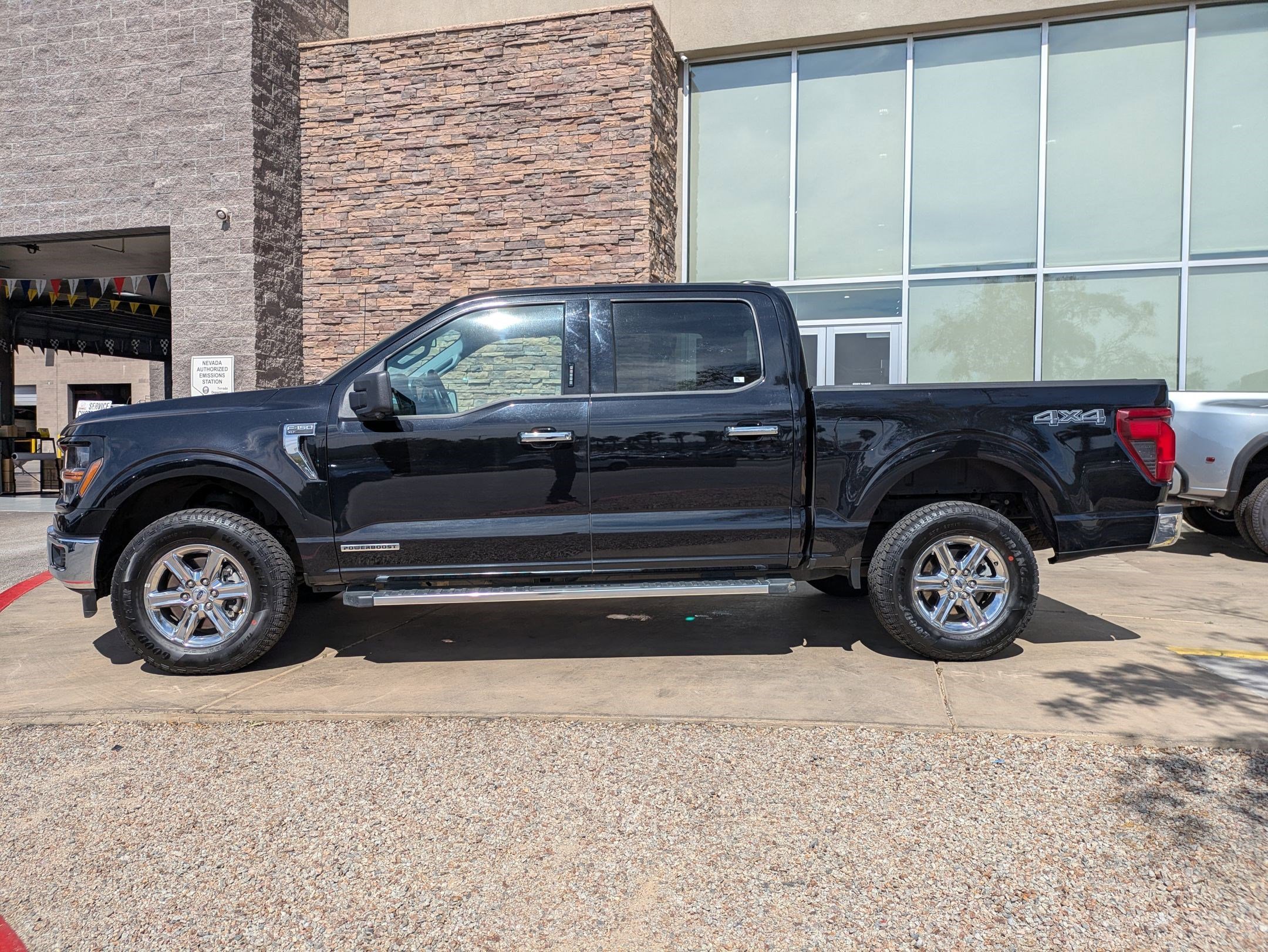 Used 2024  Ford XLT image 2