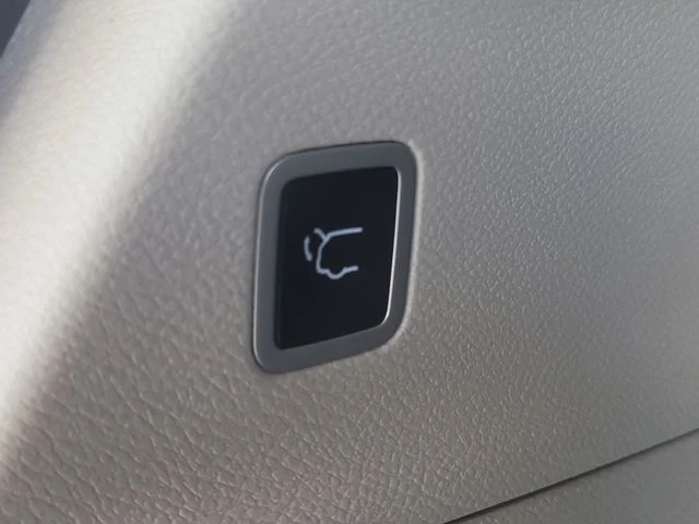 Used 2021 White Chrysler Touring L image 11