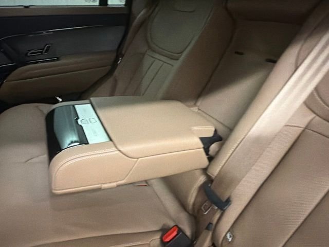 New 2026 Ostuni Pearl White Land Rover SE image 15