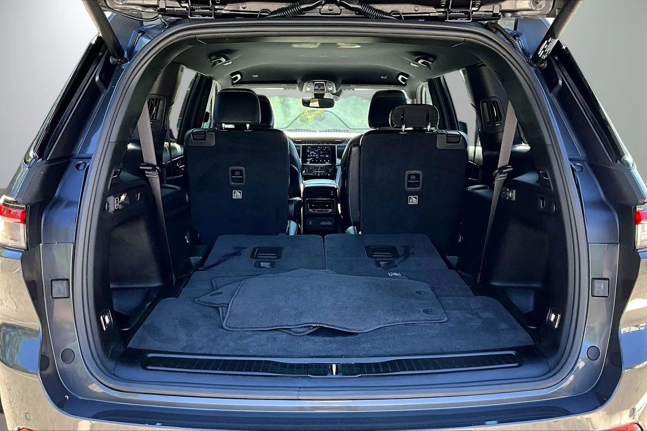 Used 2021 Gray Jeep Altitude image 25