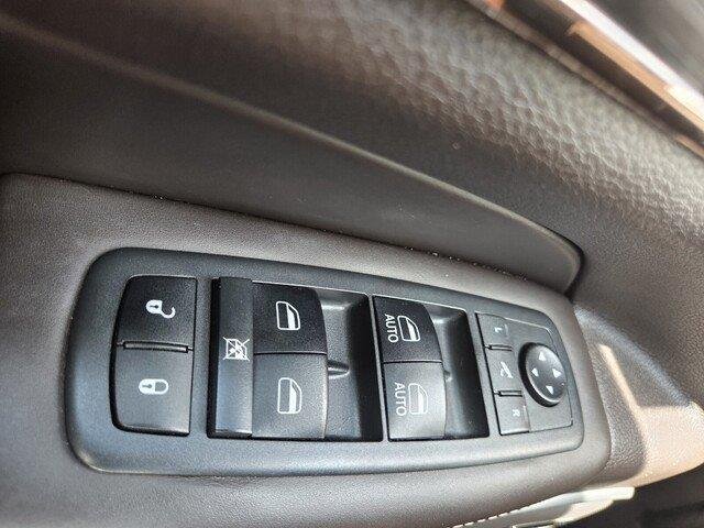 Used 2018 Ivory 3-Coat Jeep Summit image 19