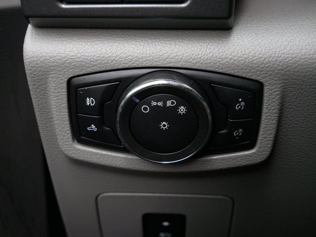 Used 2016 White Ford XLT image 17