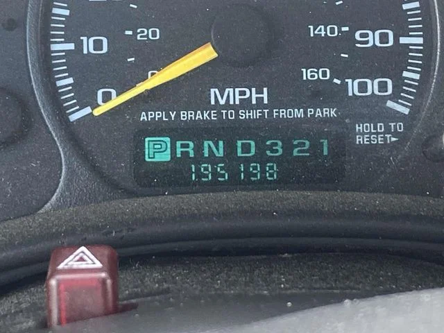 Used 2001 Black GMC SLE image 16
