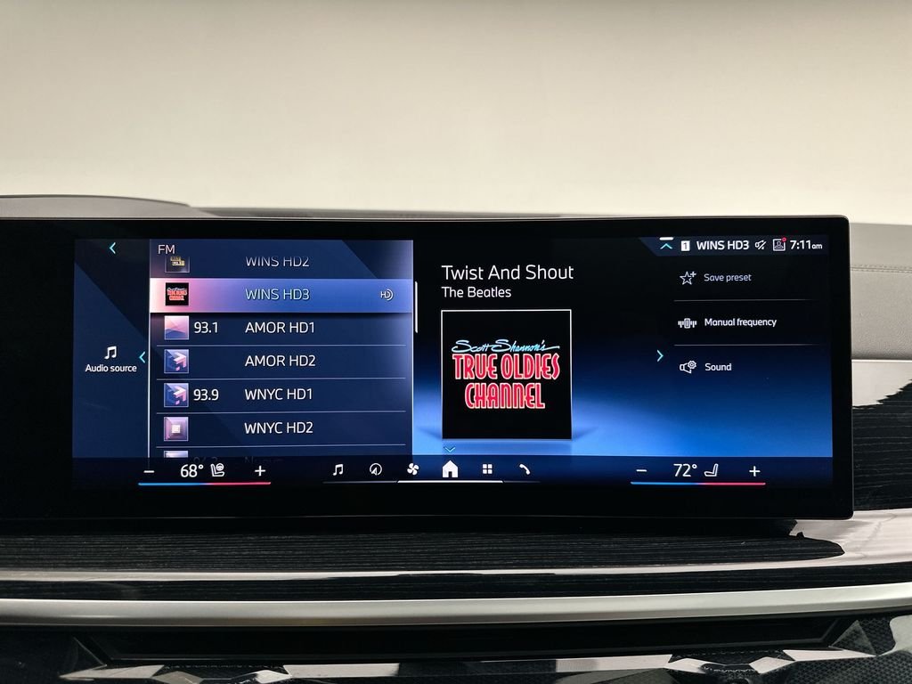 Used 2025 Blue BMW xDrive40i image 27