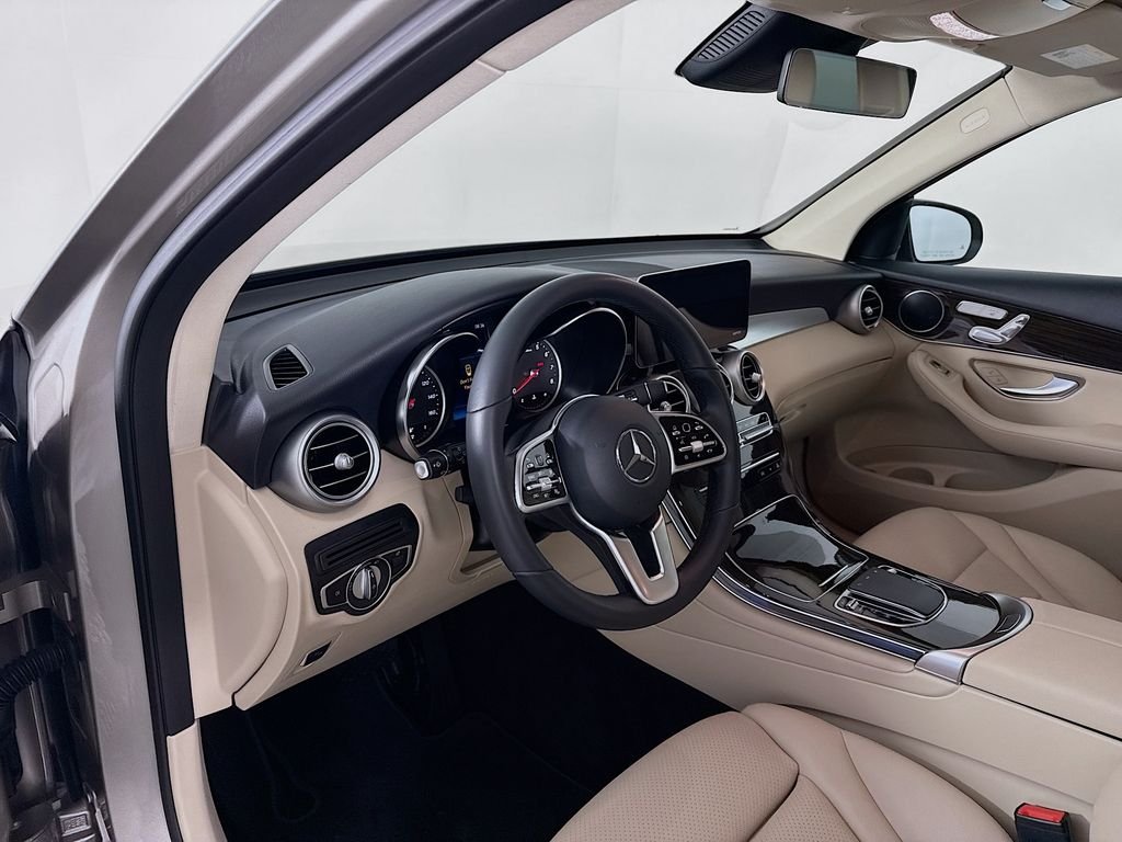 Used 2021  Mercedes-Benz GLC 300 image 4