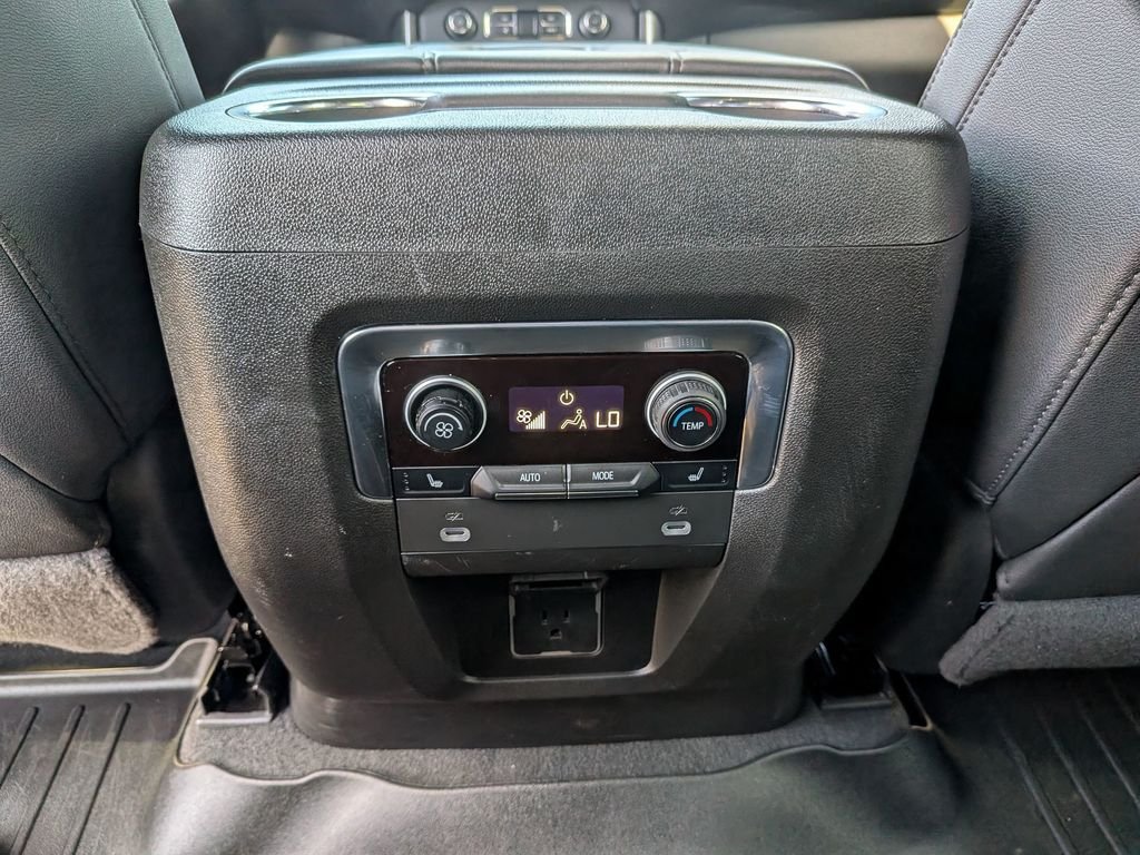 Used 2022 White Chevrolet Z71 image 35
