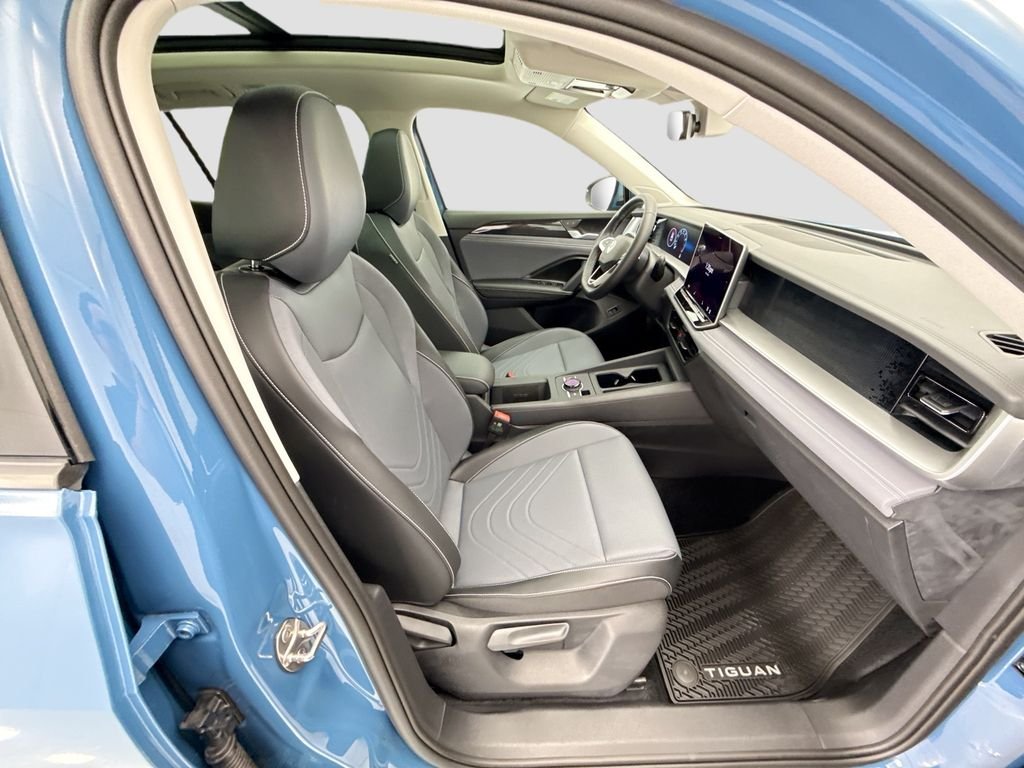 New 2026 Monterey Blue Pearl Volkswagen SE image 18