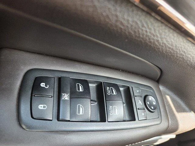 Used 2018 Ivory 3-Coat Jeep Summit image 19