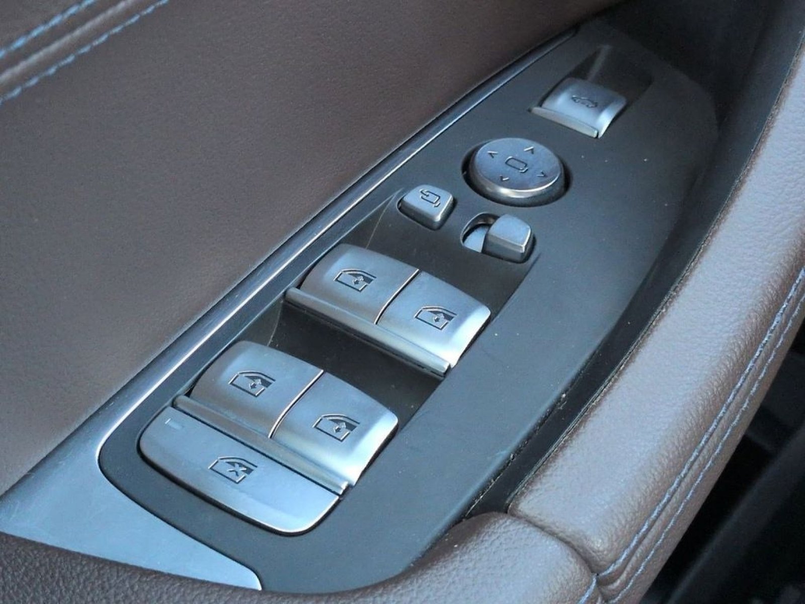 Used 2022 Dark Graphite BMW xDrive30i image 26