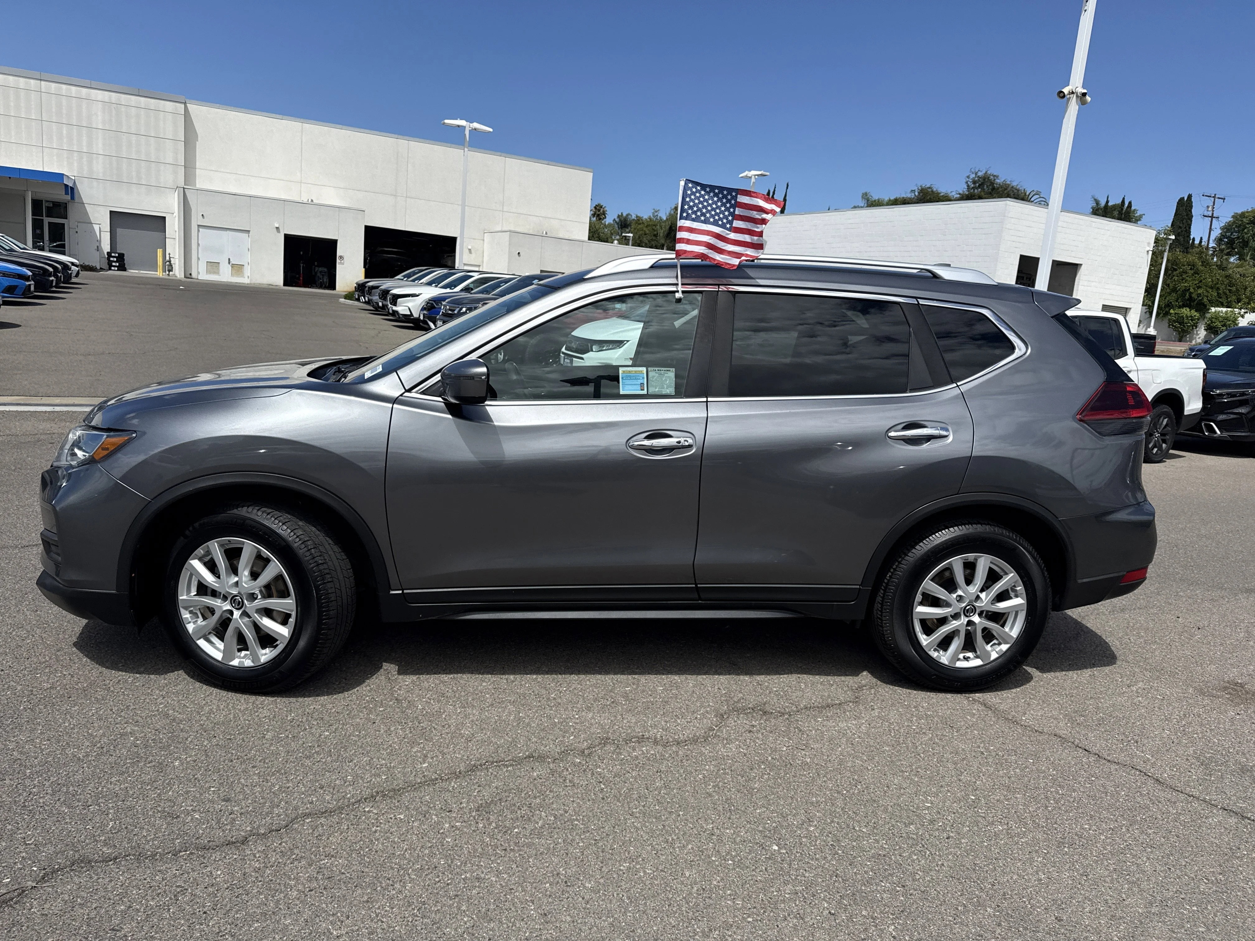 Used 2018 Nissan Rogue SV with VIN KNMAT2MT2JP569727 for sale in Vista, CA
