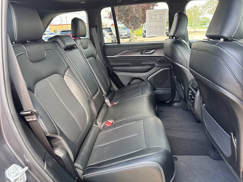 2023 Jeep Grand Cherokee Overland - Photo 36
