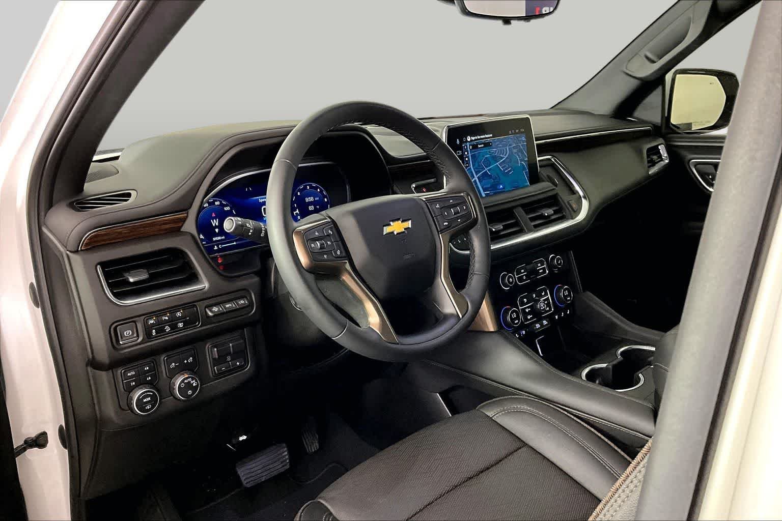 Used 2023 Iridescent Pearl Tricoat Chevrolet High Country image 15