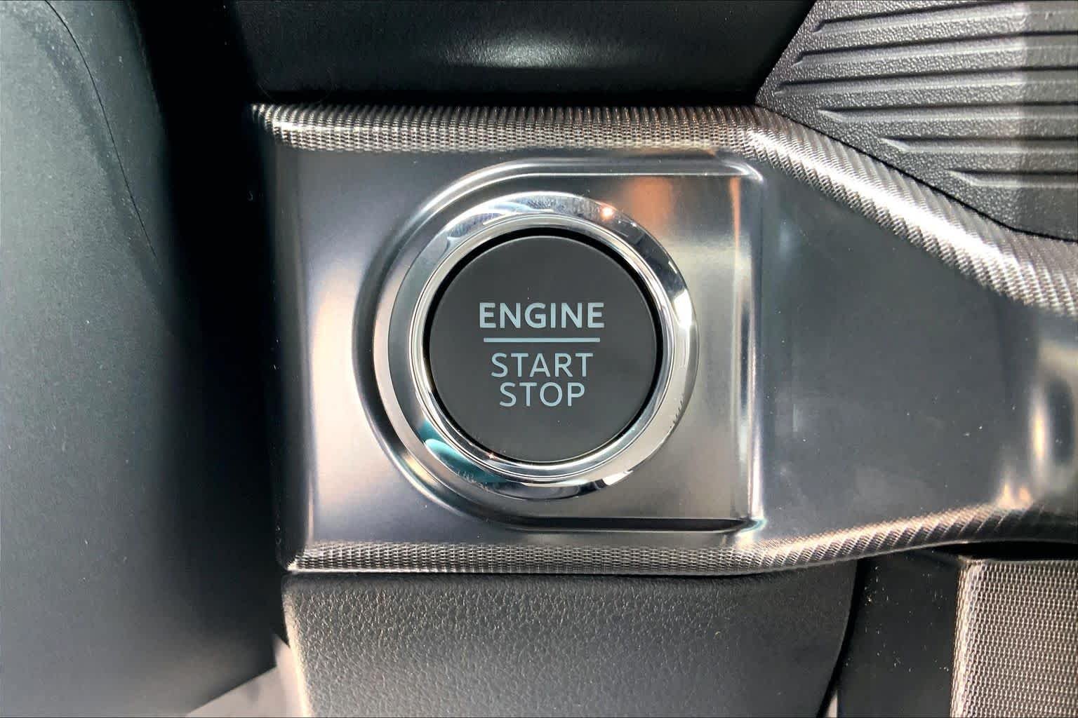 New 2026 Star White Metallic Tri-Coat Ford Platinum® image 17