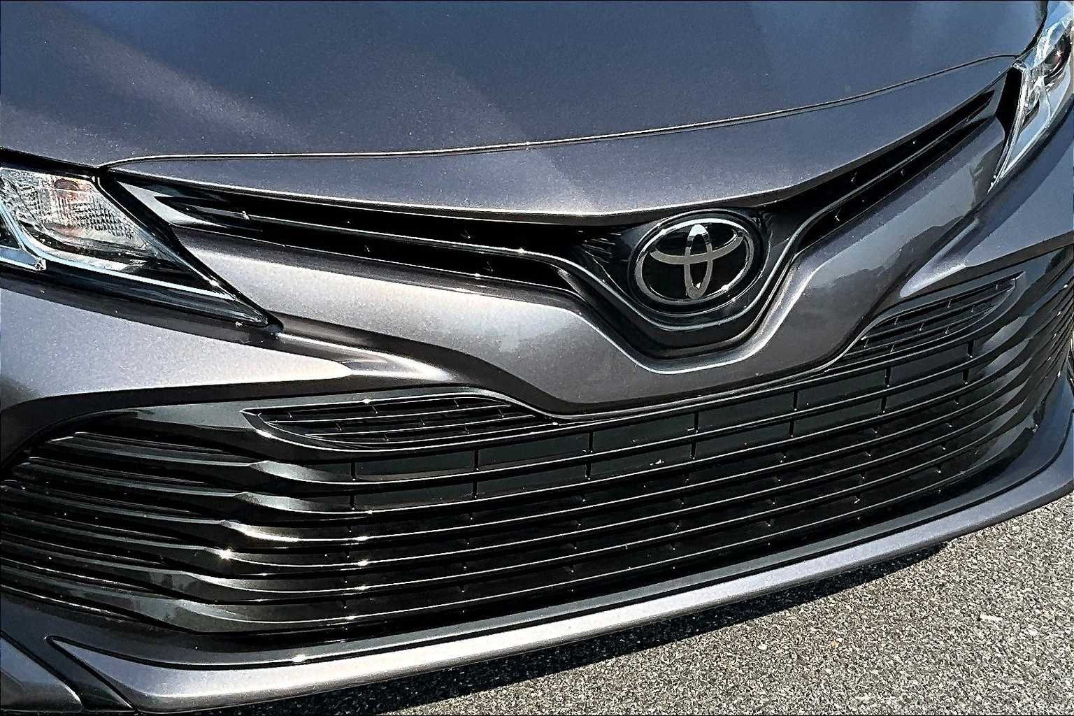 Used 2019 Predawn Gray Mica Toyota LE image 27