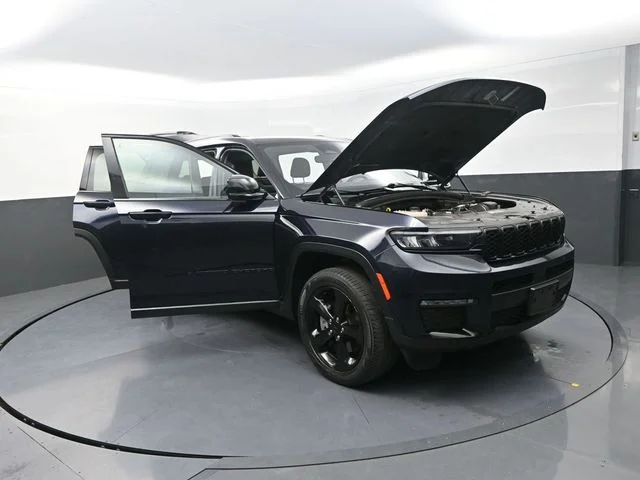Used 2024 Blue Jeep Limited image 31